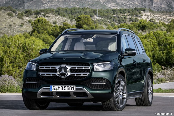 Mercedes-Benz GLS 2020 Mẫu SUV Full-size cao cấp nhất trong gia đình Mercedes-Benz (không tính dòng Maybach) - GLS thế hệ hoàn toàn mới được cho là sẽ sớm cập bến thị trường Việt Nam trong quý I/2020. Với những thay đổi mang tính toàn diện, cùng với đó là mức giá chỉ từ 4,8 tỷ VNĐ, GLS 2020 được đánh giá là sẽ đè nặng áp ực lên "người đồng hương" BMW X7.