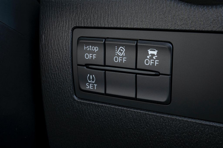 Như đã đề cập, mẫu xe cỡ nhỏ của Mazda đồng thời sở hữu những nâng cấp nhỏ giúp mang lại cảm nhận và độ phản hồi tốt hơn.