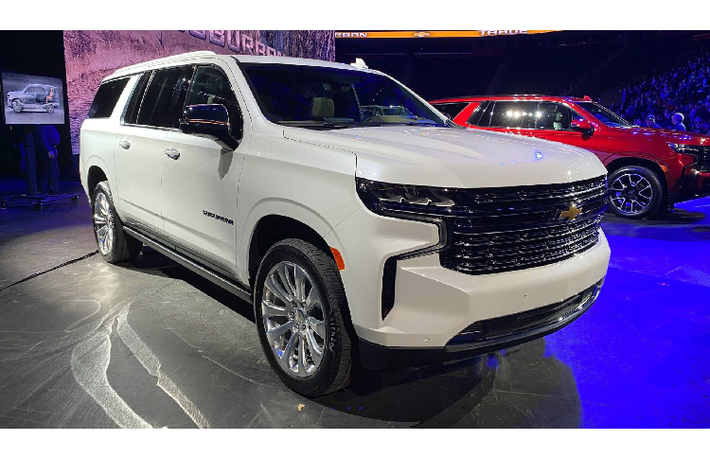 Cặp đôi SUV Suburban và Tahoe của Chevrolet còn được thay đổi hệ thống treo phía sau, chuyển sang sử dụng treo độc lập sử dụng các giảm chấn từ trường “MagneRide Control” của Chevy. Trên các phiên bản High Country và Z71, Chevy còn cung cấp hệ thống treo khí nén thích ứng “Air Ride Adaptive Suspension” cân bằng tải trọng và điều chỉnh tăng chiều cao 102mm và tự động hạ thấp 19mm khi chạy tốc độ cao.