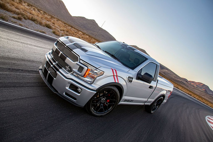 Với kế hoạch ra mắt tại Buổi Đấu giá Bộ sưu tập Xe hơi của Barrett-Jackson tại Scottsdale, Arizona (Mỹ) vào tháng 1/2020 tới, phiên bản sản xuất của mẫu siêu bán tải Ford Shelby F-150 mới sẽ được phát triển dựa trên chiếc Ford F-150, sử dụng hệ dẫn động 2 cầu 4WD.