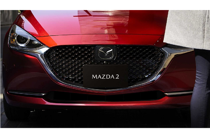 Đặc biệt, Mazda2 2020 đã được trang bị công nghệ đèn pha LED thích ứng (Adaptive LED) trên phiên bản cao cấp, sử dụng 20 bóng LED điều chỉnh chùm tia sáng một cách riêng lẻ, thông minh để không gây chói mắt người đi đường.