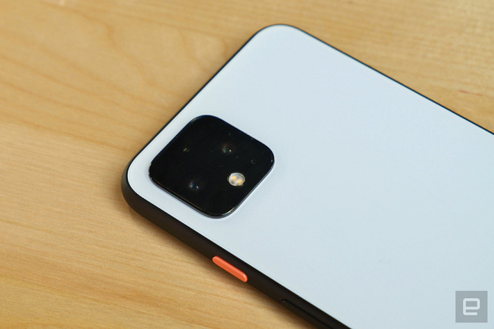 Ngoài ra, Pixel 4 và Pixel 4 XL còn có tính năng Motion Sense. Với tính năng này, người dùng có thể chuyển bài hát, nhận cuộc gọi chỉ với thao tác vẫy tay trước màn hình điện thoại.