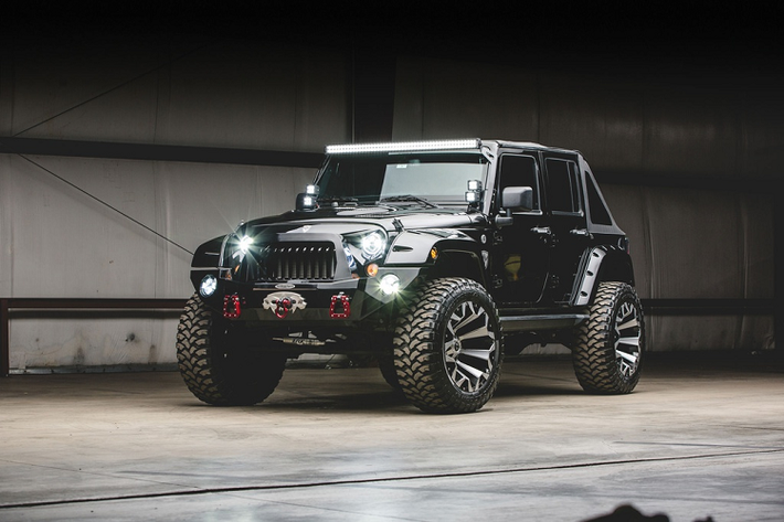 RM Sotheby’s không cho biết mẫu xe này do bên thứ ba độ hay chủ xe tự thực hiện. Đây được xem là một trong số các mẫu Jeep Wrangler hầm hố nhất từ trước tới nay. Bên bán hy vọng sẽ có người trả giá 50.000 USD.