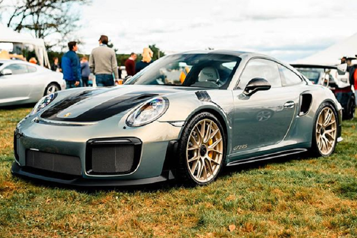 Series 911 GT2 là một dòng xe thể thao hiệu suất cao mà Porsche đã phát triển từ năm 1992 cho đến nay. Mẫu xe Porsche 911 GT2 RS được phát triển dựa trên 911 Turbo và được trang động cơ tăng áp kép tương tự nhưng đã được nâng cấp.