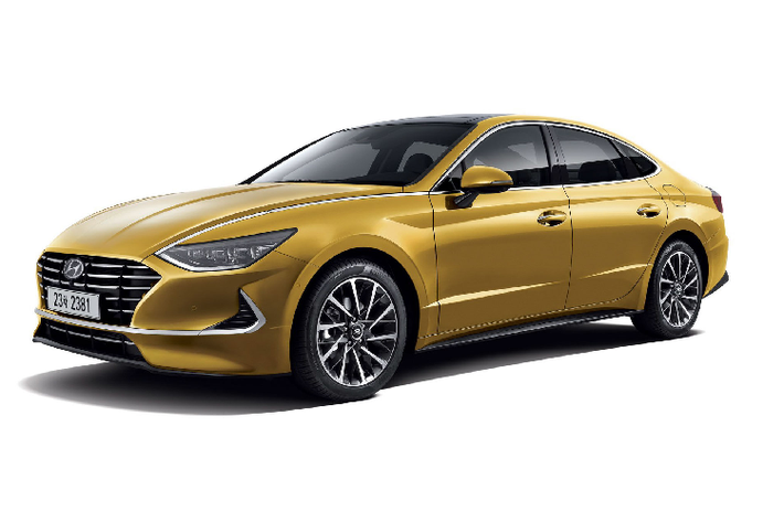 Các trang bị an toàn tiêu chuẩn bao gồm: hỗ trợ tránh va chạm phía trước - Forward Collision Avoidance Assist (FCA), hỗ trợ giữ làn đường Lane Keeping Assist (LKA), hỗ trợ theo làn đường, cảnh báo va chạm phía trước Forward Collision Warning (FCW), cảnh báo tài xế mất tập trung Driver Attetion Warning (DAW), đèn pha LED tự động và kiểm soát hành trình thích ứng.