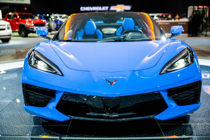 Sau khi được biết mức giá xe Chevrolet Corvette C8 2020 bán lẻ khuyến nghị của nhà sản xuất (MSRP), đã có nhiều người nghi ngờ rằng mức giá khởi điểm thấp chỉ là một chiêu trò marketing để tạo nên cơn sốt cho sản phẩm mới, rồi sau đó Chevy sẽ nâng mức giá lên.