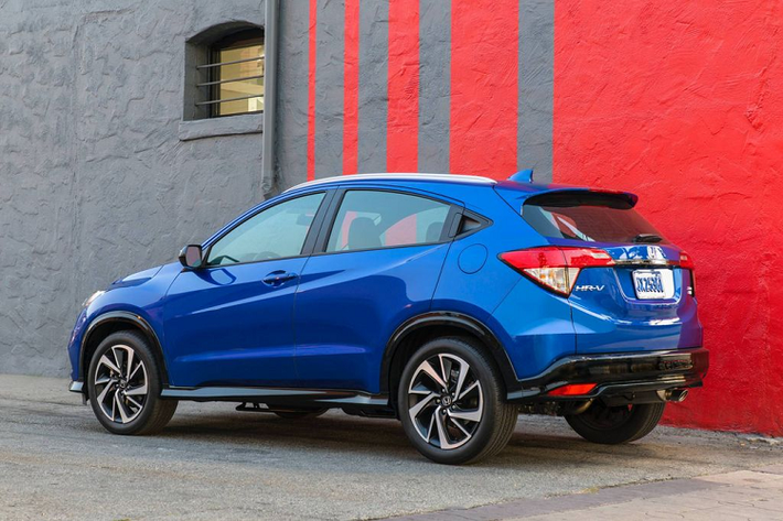 Trong khi đó, các phiên bản HR-V EX AWD và LX AWD năm nay còn tăng từ 450 - 500 USD (khoảng 10,8 đến 12 triệu đồng). Riêng phiên bản cao nhất Touring AWD có mức tăng 450 USD (khoảng 10,8 triệu đồng).