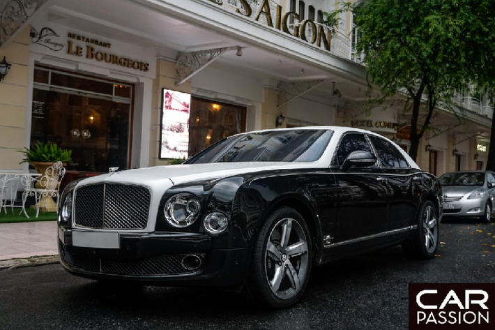 Xe siêu sang Bentley Mulsanne có số phiên bản đa dạng không kém so với mẫu xe đối thủ Rolls-Royce Phantom tại thị trường trước, một số phiên bản nổi bật phải kể đến như : Mulsanne Le Mans Edition, Mulsanne Speed hay phiên bản mới nhất Mulsanne EWB 2018.