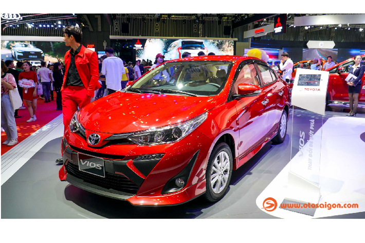 Phiên bản “G” cao cấp của xe sedan Toyota Vios 2020 sẽ được bổ sung tính năng kiểm soát hành trình Cruise Control, màn hình cảm ứng trung tâm hỗ trợ kết nối Apple CarPlay và Android Auto, tích hợp camera lùi (không phải gắn thêm từ đại lý) & thêm cảm biến va chạm ở phía trước.