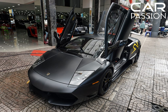 Cập bến vào cuối năm 2010, siêu xe Lamborghini Murcielago SV được xem như là một báu vật trong làng siêu xe Việt với số lượng xe sản xuất cực kì hạn chế và từ đó đến nay, Lamborghini Murcielago SV vẫn thuộc diện độc nhất vô nhị tại Việt Nam.