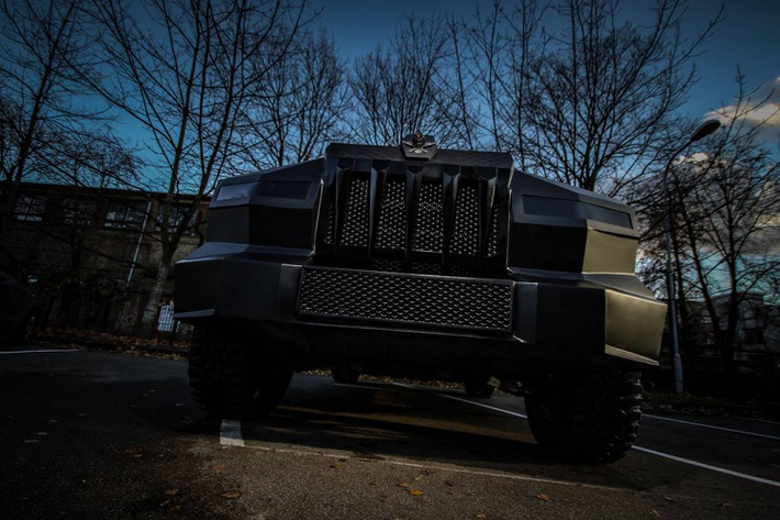 "Trái tim" của Ma tốc độ Dartz Prombron Black Stallion là khối động cơ của mẫu Hummer H2, khối động cơ V8 với lực mô-men xoắn tạo ra thuộc hàng khủng.