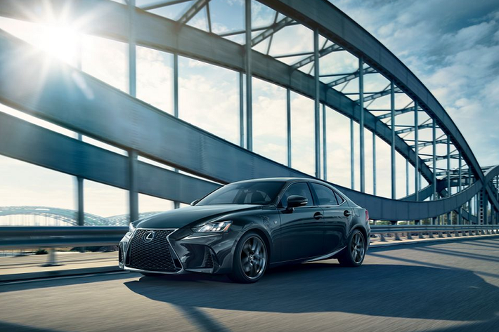 Cuối cùng, tất cả các phiên bản của Lexus IS Blackline Edition 2020 sẽ chính thức được bán ra trên lãnh thổ Hoa Kỳ từ tháng 11 năm nay.