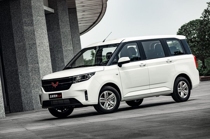 Gia đình Hong Guang mới được mở rộng với phiên bản Plus mới, chỉ dành riêng cho quê nhà Trung Quốc, mẫu minivan Wuling Hong Guang Plus 2020 mới này sẽ bán ra vào tháng 10, giá bán hiện vẫn là một ẩn số.
