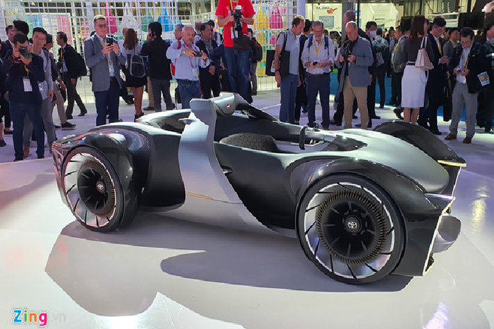 e-Racer của Toyota được thiết kế với mục đích trình diễn những công nghệ mà xe tương lai có thể làm được.