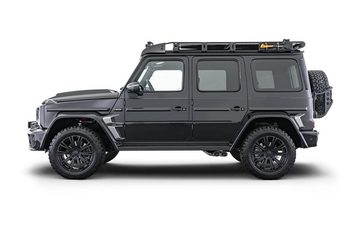 Với tổng công suất 326 mã lực và mô-men xoắn cực đại 690 Nm, chiếc G 350d độ Brabus này có khả năng chạm 100 km/h từ vạch xuất phát trong 7.2 giây, trước khi đạt vận tốc tối đa 202 km/h. Nhà độ ngoài ra cũng không bỏ sót khi trang bị hệ thống ống xả thể thao chống gỉ, mạ crom sáng bóng, với 4 ống chia đều cho 2 bên.