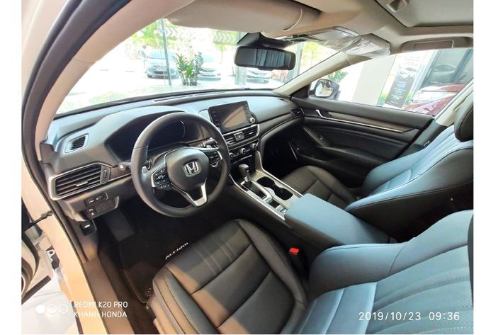 Về an toàn, đúng như dự đoán, Honda Accord tại Việt Nam không có trang bị an toàn Honda SENSING bao gồm các trang bị như: hệ thống phanh giảm thiểu va chạm, hỗ trợ phanh khẩn cấp (CMBS), hỗ trợ giữ làn & cảnh báo chệch làn đường, kiểm soát hành trình thích ứng với tốc độ thấp,... như tại Thái Lan.