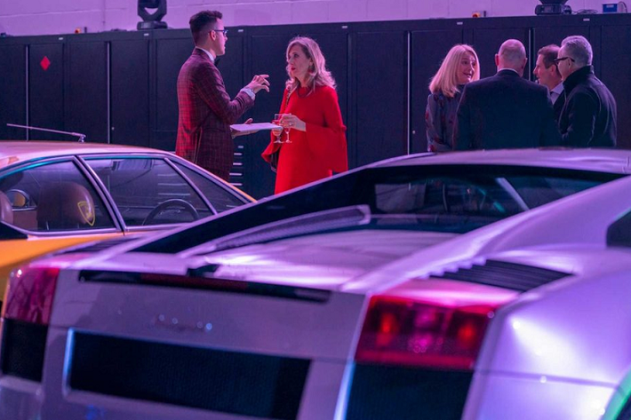 H.R. Owen điều hành các đại lý của Lamborghini tại Pangbourne, Manchester và Hatfield và London.