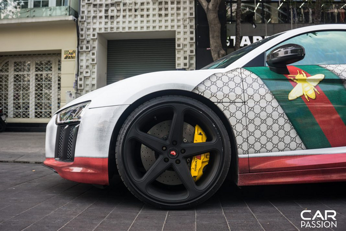 Nhờ sở hữu thiết kế đẹp mắt kết hợp cùng khối động cơ mạnh mẽ, Audi R8 đã chiếm trọn tình cảm của không ít chủ nhân tại Việt Nam với số lượng xe được mang về nước thuộc rất nhiều phiên bản khác nhau, phần lớn trong số đó được độ lại những chi tiết khác biệt so với nguyên bản như ống xả, mâm xe hay bodykit đến từ những thương hiệu hàng đầu như Regula Tuning, Prior Design, PPI Razor.