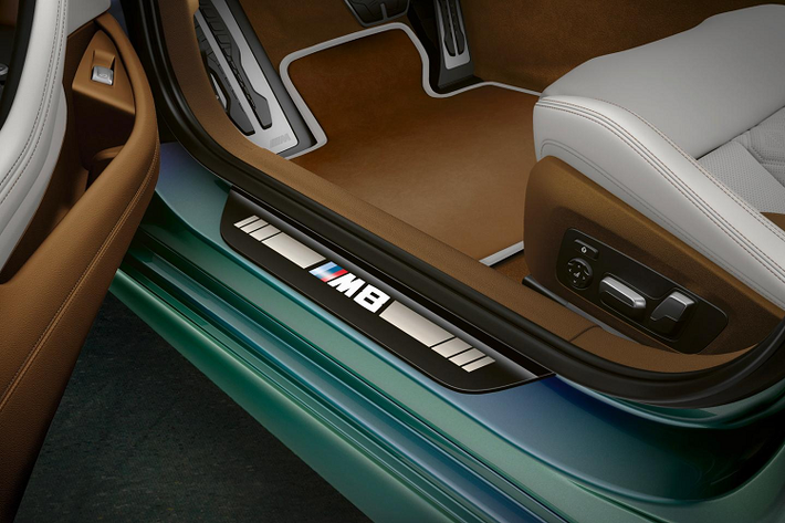Tại thị trường Mỹ, giá xe BMW M8 Gran Coupe sẽ từ 130.995 USD và 143.995 USD cho biến thể Competition. Những chiếc BMW M8 Gran Coupe đầu tiên sẽ đến tay khách hàng vào tháng 4 năm sau.