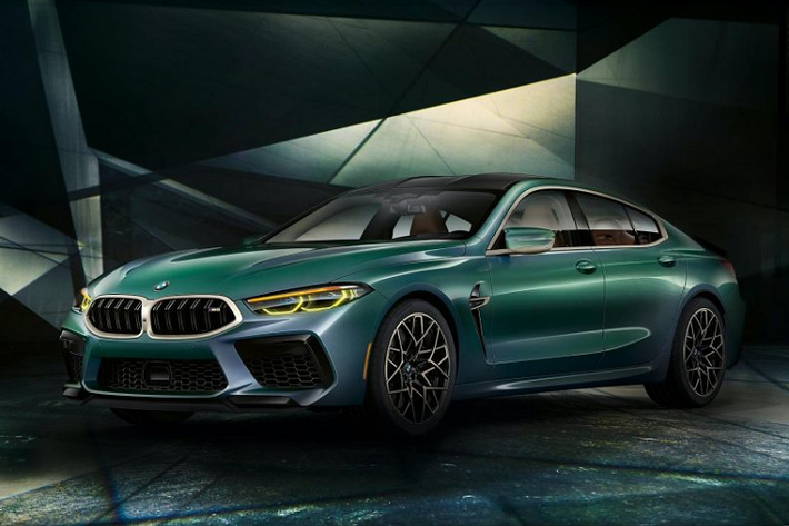 Là một phiên bản đặc biệt, tuy nhiên điều này không thể ngăn BMW và bộ phận Individual Manufaktur khiến chiếc xe trở nên độc đáo hơn nữa. 8 chiếc BMW M8 Gran Coupe First Edition đầu tiên xuất xưởng sẽ được can thiệp bởi bộ phận này với ngoại hình, nội thất được phối đặc biệt.