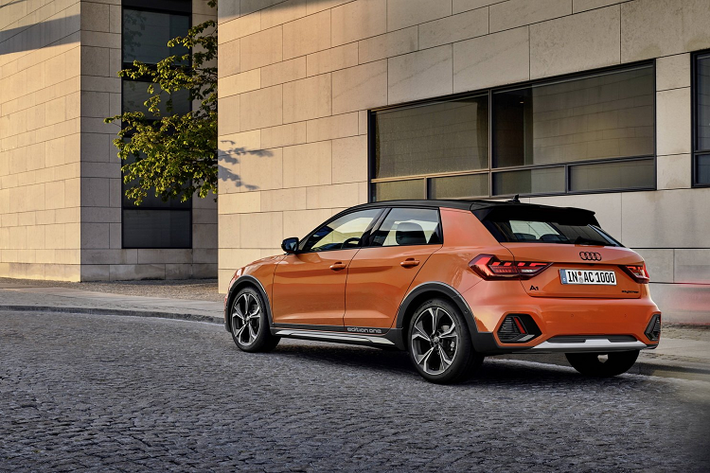 Sức mạnh cho Audi A1 Citycarver 2020 mới sẽ vẫn đi cùng hai tùy chọn hộp số như trên, nhờ đó, xe có thể đạt 100 km/h từ vị trí đứng yên trong 8,2 giây và tốc độ tối đa ở mức 219 km/h.