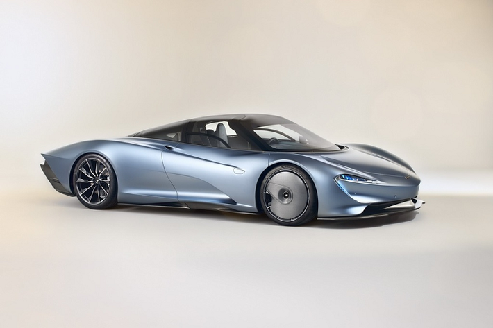 3. McLaren Speedtail: Mặc dù McLaren đang thất bại trong giải đua F1 do tập trung nhiều hơn vào thị trường ôtô, nhưng xét về thị phần siêu xe, McLaren chắc chắn đã tạo ra những chiếc xe tuyệt vời. McLaren đã thiết kế chiếc Speedtail với kiểu dáng mềm mại cổ điển, Speedtail giống như một mẫu xe lai giữa Long-Tail F1 và 720S.