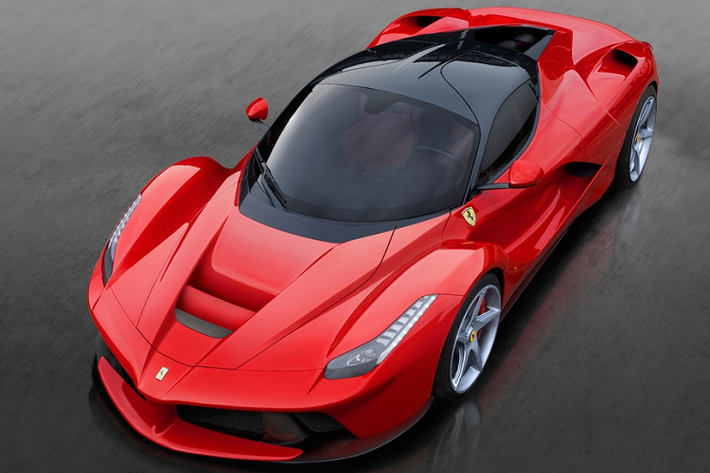 5. Ferrari LaFerrari: Hãng xe Italy chỉ sản xuất LaFerrari với số lượng hạn chế 499 chiếc cùng với mức giá đắt đỏ, lên đến 1,7 triệu USD. Đây là mẫu xe đầu tiên của Ferrari được trang bị hệ truyền động hybrid, tổng công suất của Ferrari lên tới 949 mã lực khi khối động cơ V12 6.3L kết hợp cùng động cơ hybrid. Ảnh: Motor1.