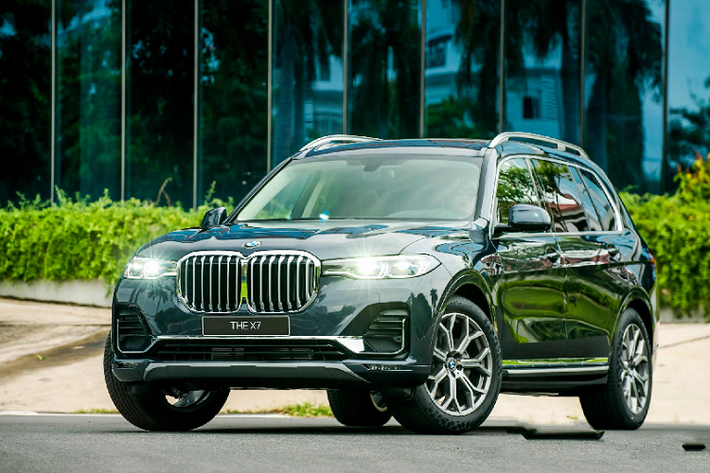 Phiên bản Mercedes GLS 450 4Matic mới sắp tới được đưa về nước chính là phiên bản đang phân phối tại thị trường Bắc Mỹ. Khi dòng GLS thế hệ mới không phân phối phiên bản 450 4Matic dành cho thị trường quê nhà châu Âu – nơi GLS có phiên bản máy dầu 350d và 400d (tất nhiên thị trường Mỹ không bán ra GLS mới phiên bản máy dầu).