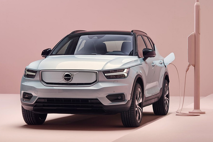 Volvo Cars vừa chính thức công bố mẫu xe Volvo XC40 Recharge mới, mẫu xe hoàn toàn chạy điện đầu tiên của hãng, và cũng là mẫu xe đầu tiên trong dòng sản phẩm xe “Recharge” mác hiệu mới của Volvo. Bên cạnh đó, XC40 Recharge còn là mẫu xe Volvo đầu tiên được ứng dụng hệ thống thông tin giải trí mới với hệ điều hành Android của Google.