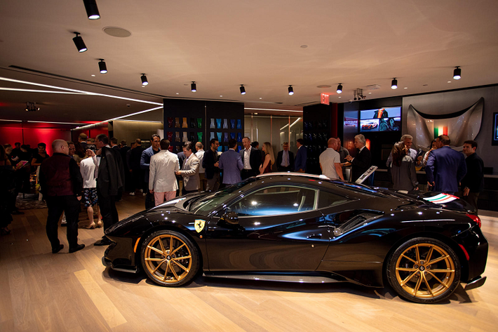 Tại buổi lễ khai trương, Ferrarid đã mang đến đây siêu phẩm hybrid mới nhất của mình là Ferrari SF90 Stradale, Ferrari 812 Superfast và 488 Pista.