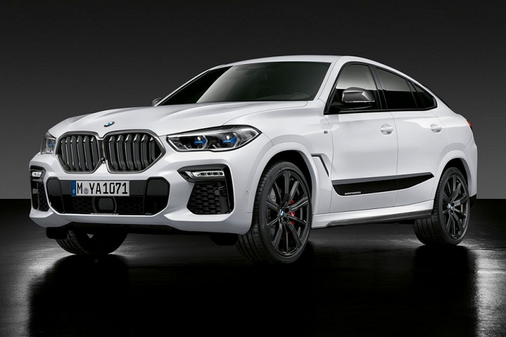 Cuối cùng, trong bộ sưu tập M-Performance này, khách hàng còn có thể lựa chọn một số trang bị cao cấp như túi lốp M Performance, bộ slide M Performance cho các máy chiếu, cửa có đèn LED với logo thương hiệu...