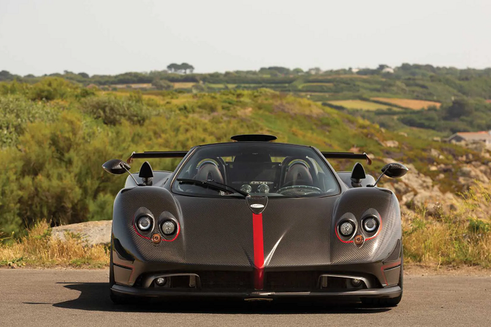 Siêu xe Pagani Zonda Aether bán ra 6,8 triệu USD (tương đương khoảng hơn 157 tỷ đồng), con số này cao hơn đáng kể so với dự kiến đưa ra trước đó (vào khoảng 4,5 – 5,5 triệu USD) khiến nhà tổ chức RM Sotheby phải "xoa tay" ăn mừng.