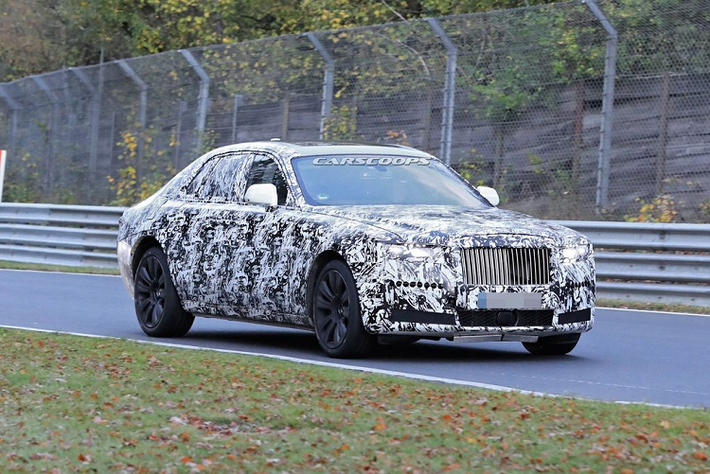 Sự kết thúc của xe sang Rolls-Royce Ghost không quá gây ngạc nhiên bởi có khá nhiều hình ảnh chụp trộm về "kẻ kế nhiệm" của nó đã được đăng tải và mẫu xe mới cũng đã được thử nghiệm trong nhiều trường hợp. Ghost là một sản phẩm ăn khách và thành công của hãng xe siêu sang Anh Quốc.