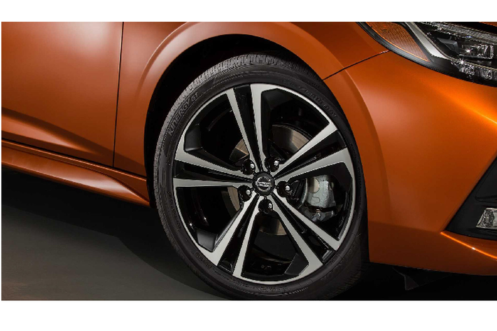 Nhìn chung, ngôn ngữ và kiểu dáng tổng thể của Sentra mới ảnh hưởng rất nhiều từ thiết kế của ‘’người anh em’’ Nissan Altima (phân khúc D) hay Maxima (sedan full-size). Tại Mỹ, Nissan Sentra 2020 có tổng cộng 08 lựa chọn màu sơn ngoại thất.