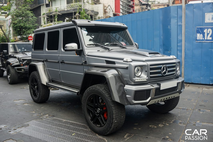 Về cấu tạo chung hệ thống này không có quá nhiều điểm khác biệt so với hệ thống treo của G63 6×6, Mercedes-Benz chỉ đơn giản rút ngắn chiều dài của trục. Với biệt danh là “Hulk” tựa người khổng lồ, hệ thống treo đặc biệt này biến G500 4×4² thành một “người khổng lồ” thật sự nếu so với các mẫu xe xung quanh.