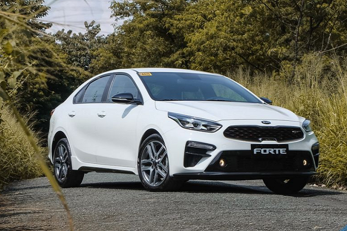 Mẫu xe sedan Kia Cerato/Forte phiên bản GT 2019 là một sự lựa chọn phù hợp cho những người muốn một chiếc sedan Kia mạnh mẽ nhưng không quá ghê gớm như Kia Stinger.