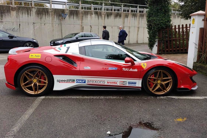 Thông qua chương trình chương trình Tailor Made đến từ thương hiệu Ferrari, đã có rất nhiều mẫu xe đẹp được đưa tới tay khách hàng. Tailor Made thực sự phát huy khả năng của mình thông qua các mẫu xe thuộc dòng 488 Pista. Đa phần những chiếc Ferrari 488 Pista đều sở hữu những màu sắc độc đáo, những chi tiết mang đậm dấu ấn cá nhân của chủ sở hữu.