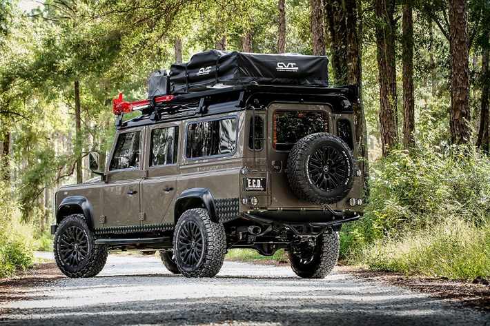 Có thể khẳng định một điều, Land Rover Defender ECD là một trong những lựa chọn hàng đầu dành cho các phượt thủ yêu thích những chuyến đi dã ngoại, băng qua sông, suối và các con đường khó khăn, hiểm trở.