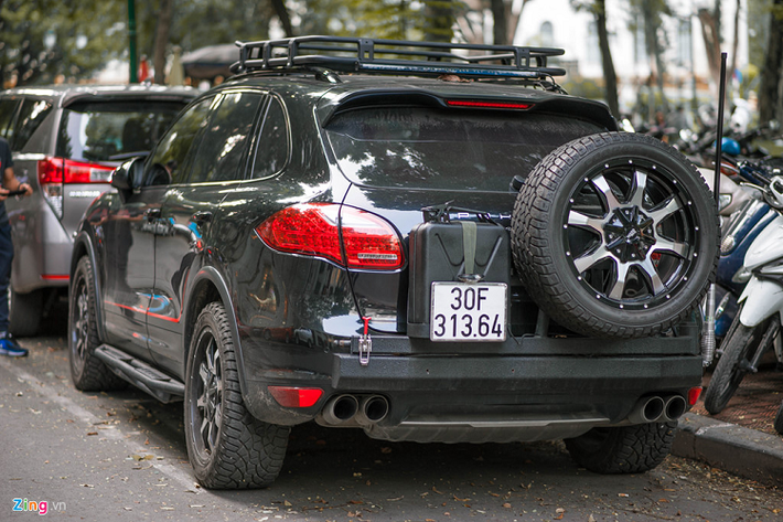 Porsche Cayenne Turbo được trang bị động cơ 4.8L V8, cho công suất 500 mã lực và mô-men xoắn 700 Nm. Hộp số tự động 8 cấp. Hệ dẫn động 4 bánh. Chiếc SUV có thể tăng tốc từ 0-100 km/h trong chỉ 4,7 giây. Hiện chưa rõ chi phí để thực hiện bản độ này, giá của một chiếc Porsche Cayenne Turbo thế hệ thứ 2 khi còn mới khoảng 6 tỷ đồng.