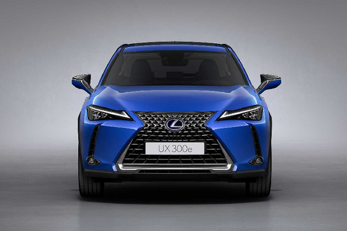 Tại triển lãm ô tô quốc tế Quảng Châu, chiếc xe điện đầu tiên trong lịch sử Lexus - chiếc UX 300e đã chính thức trình làng. Nếu các bác hỏi lý do tại sao Lexus UX 300e 2020 mới lại ra mắt tại Trung Quốc mà không phải ở triển lãm Los Angeles (Mỹ) thì đó là vì thị trường chính của dòng xe này là tại Trung Quốc. Sau khi ra mắt, xe cũng sẽ được phân phối đến thị trường Nhật và châu Âu, nhưng không có Mỹ.