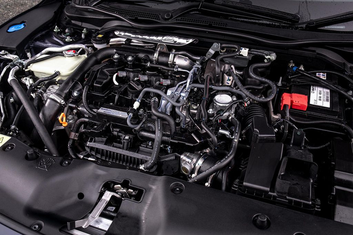 Về trang bị, Honda Civic Sport Line vẫn được tích hợp các công nghệ an toàn tiêu chuẩn của bản Base như gói Honda Sensing với loạt công nghệ bao gồm phanh khẩn cấp, cảnh báo va chạm, ga tự động thông minh, hỗ trợ giữ làn đường, cảnh báo chệch làn đường, đọc biển báo, cảnh báo điểm mù, màn hình qua sát phsia sau...