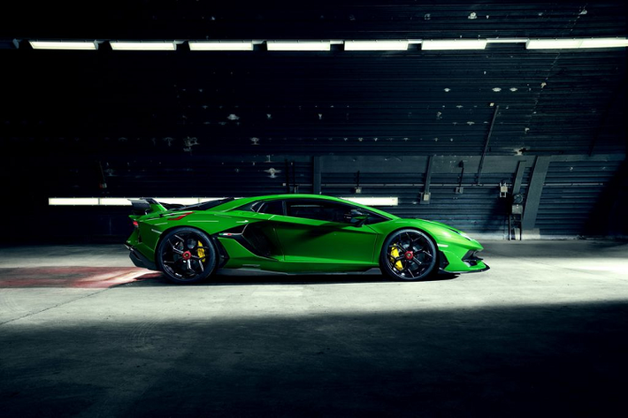 Sau đó, Novitec bắt đầu với một bộ body kit bao gồm một nắp cốp với những ống nén gió, bộ gờ mép đằng trước, khe hút gió & mép bên và tấm gờ sau, tuy nhiên không làm thay đổi kết cấu của xe.