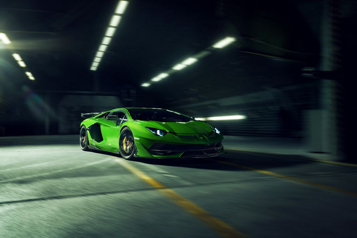 Thật không sai khi khẳng định Aventador là mẫu siêu xe khủng nhất của nhà sản xuất ôtô nước Ý, hiện vẫn giữ vương miện tại đường đua Nurburgring. Một chiếc siêu xe Lamborghini Aventador vốn đã rất mạnh và có lẽ không cần thêm một chút tinh chỉnh hiệu năng nào.