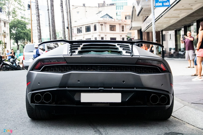 Chiếc Lamborghini Huracan này thuộc bản LP610-4, sử dụng động cơ V10 5.2L, sản sinh công suất 610 mã lực và mô-men xoắn cực đại 560 Nm. Siêu xe có khả năng tăng tốc 0-100 km/h trong vòng 3,2 giây trước khi đạt vận tốc tối đa 325 km/h.