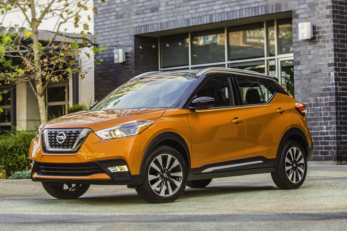 Nissan Kicks 2019 – 18.640 USD. Ưu điểm của xe tập trung ở khả năng lái thể thao, thiết kế bắt mắt, khoang hành lý rộng rãi, giá cạnh tranh. Động cơ tiêu chuẩn là loại 1.6L 4 xi-lanh công suất 122 mã lực. Động cơ không thực sự mạnh mẽ, chỉ phù hợp với đi trong phố. Trang bị tiêu chuẩn gồm màn hình thông tin giải trí cảm ứng 7 inch và phanh khẩn cấp tự động.