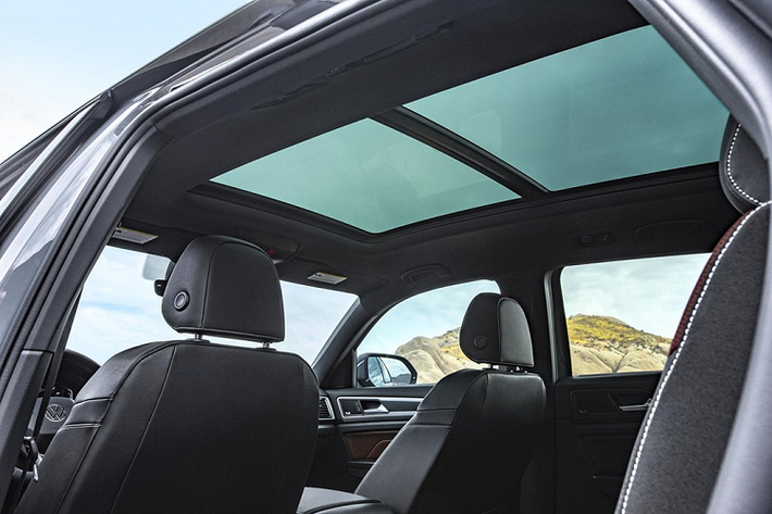 Kiểu dáng của Volkswagen Atlas 2020 mới được hòa trộn giữa thiết kế nền tảng của chiếc VW Atlas 7 chỗ với kiểu dáng của dòng xe Coupe thể thao gợi cảm.