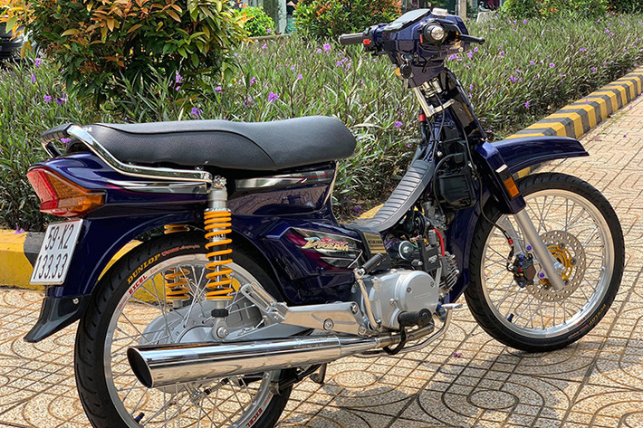 Chiếc xe máy Honda Dream biển tứ quý 3 với màng lột xác bay hết 100 triệu đồng của một người yêu xe tại TP HCM.