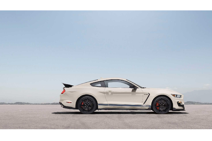 Có thể nói, Shelby American chính là hãng độ “ruột” của thương hiệu Ford, khi họ đã bắt tay vào nâng cấp hiệu suất cho dòng xe thể thao Mustang từ năm 1965 cho đến ngày nay.