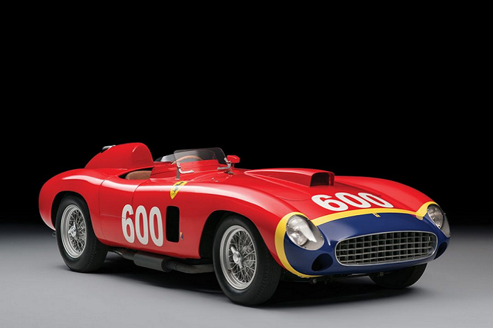 Ferrari Monza được trang bị động cơ V12 6.5Lit nạp khí tự nhiên. Động cơ này được cải tiến dựa trên động cơ của 812 Superfast giúp Monza có công suất lên tới 809 mã lực, mô men xoắn cực đại lên tới 7000 vòng/phút.