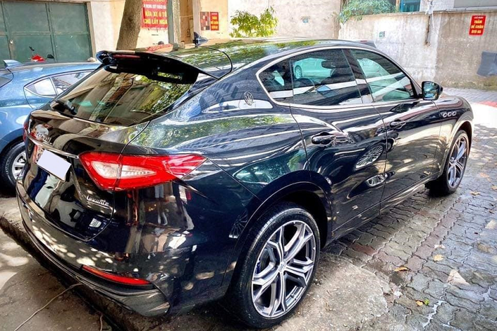 Maserati Levante Trofeo mới đầu tiên về Việt Nam. Chiếc Maserati Levante Trofeo này được nhập khẩu chính hãng. Maserati Levante Trofeo có giá lăn bánh hơn 15 tỷ đồng